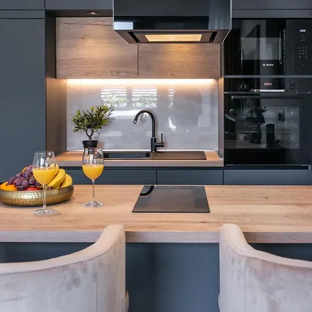 Exclusive Madison Apartment *