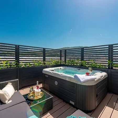 Exclusive Madison Apartment *